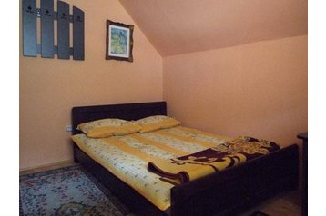 România Chata Baraj Leşu, Exteriorul